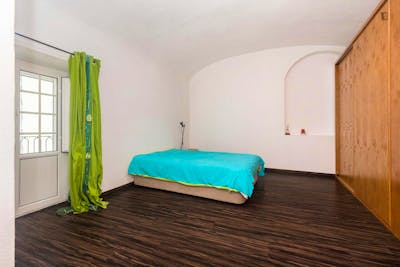 Ample double bedroom in the centre of Évora
