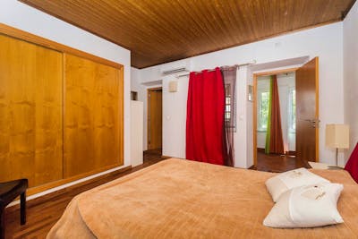 Pleasant double ensuite bedroom in the centre of Évora