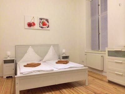 Pretty nice double bedroom near the Zoo in the large Charlottenburg district  - Gallery -  2