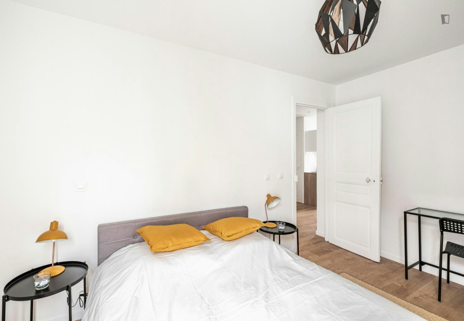 Beautiful 1-bedroom apartment near Bécon Les Bruyères transport station