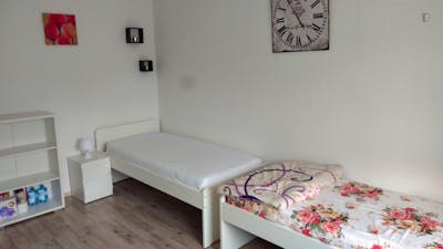 Twin bedroom in a 2-bedroom flat, in Duisburg-Süd