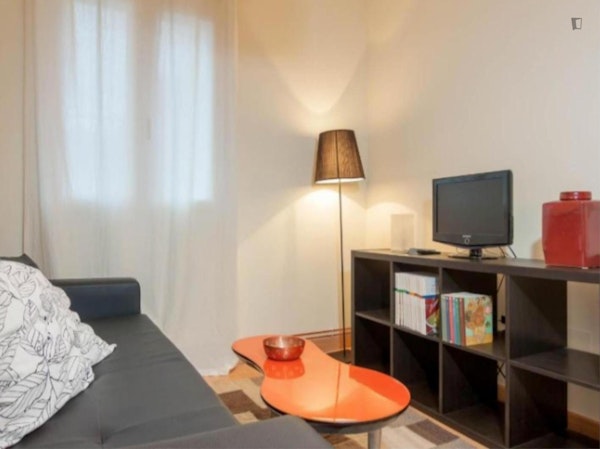 Beautiful 2-bedroom apartment close to the Santander train station