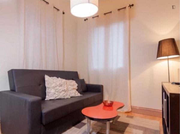 Beautiful 2-bedroom apartment close to the Santander train station