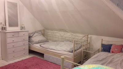 Single bedroom in 6-bedroom house