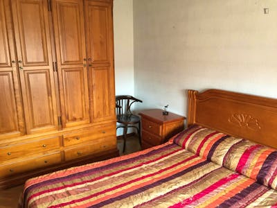 Pleasant single bedroom near Facultad de Ciencias Económicas y Empresariales