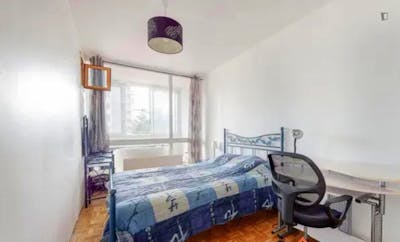 Snug double bedroom in a 4-bedroom flat, in Cusset