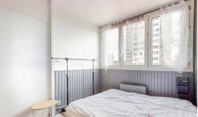 Bright double bedroom in Cusset