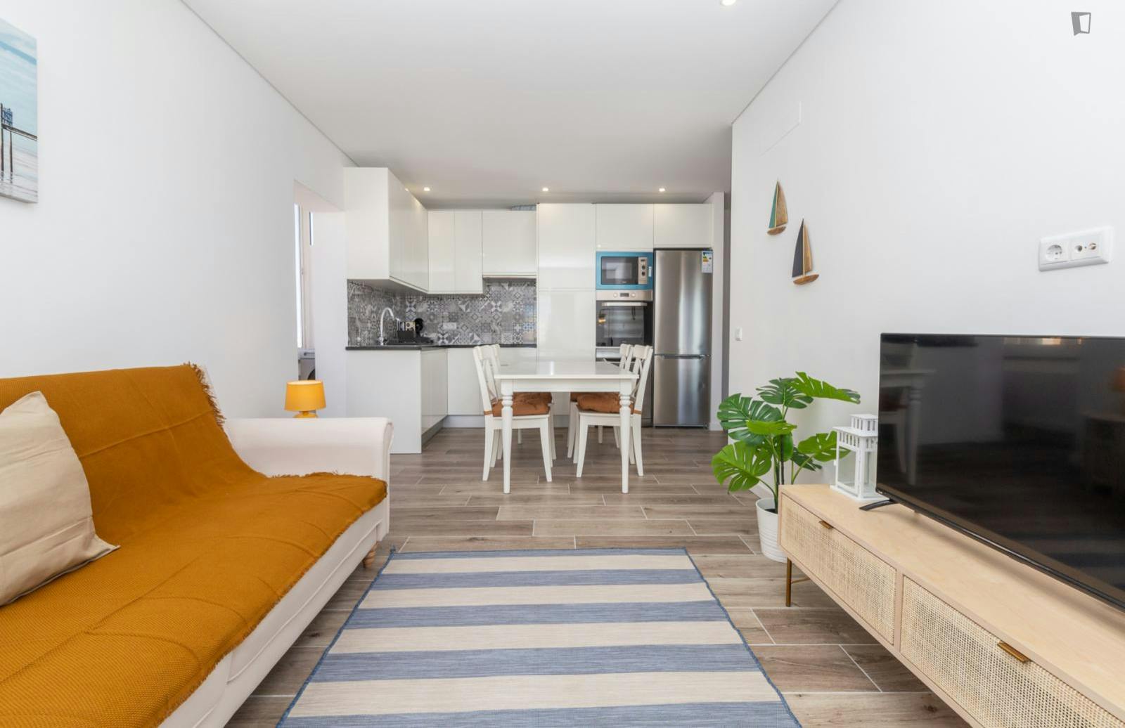 Neat 2-bedroom flat in Olhão