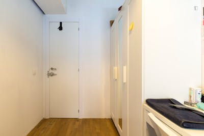 Inspiring single bedroom only minutes away from IED Madrid  - Gallery -  3