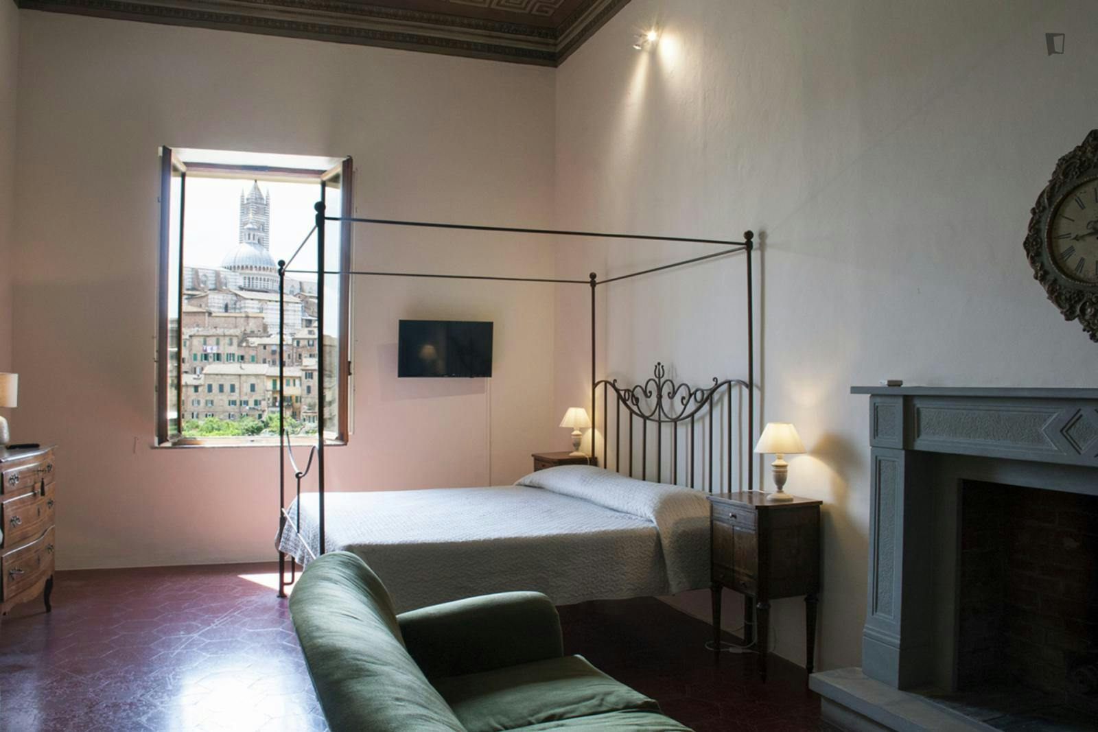 Very large ensuite bedroom in the city centre of Siena