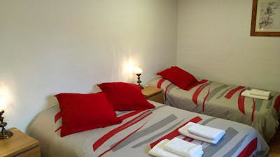 Multiple beds bedroom in 5-bedroom house  - Gallery -  2