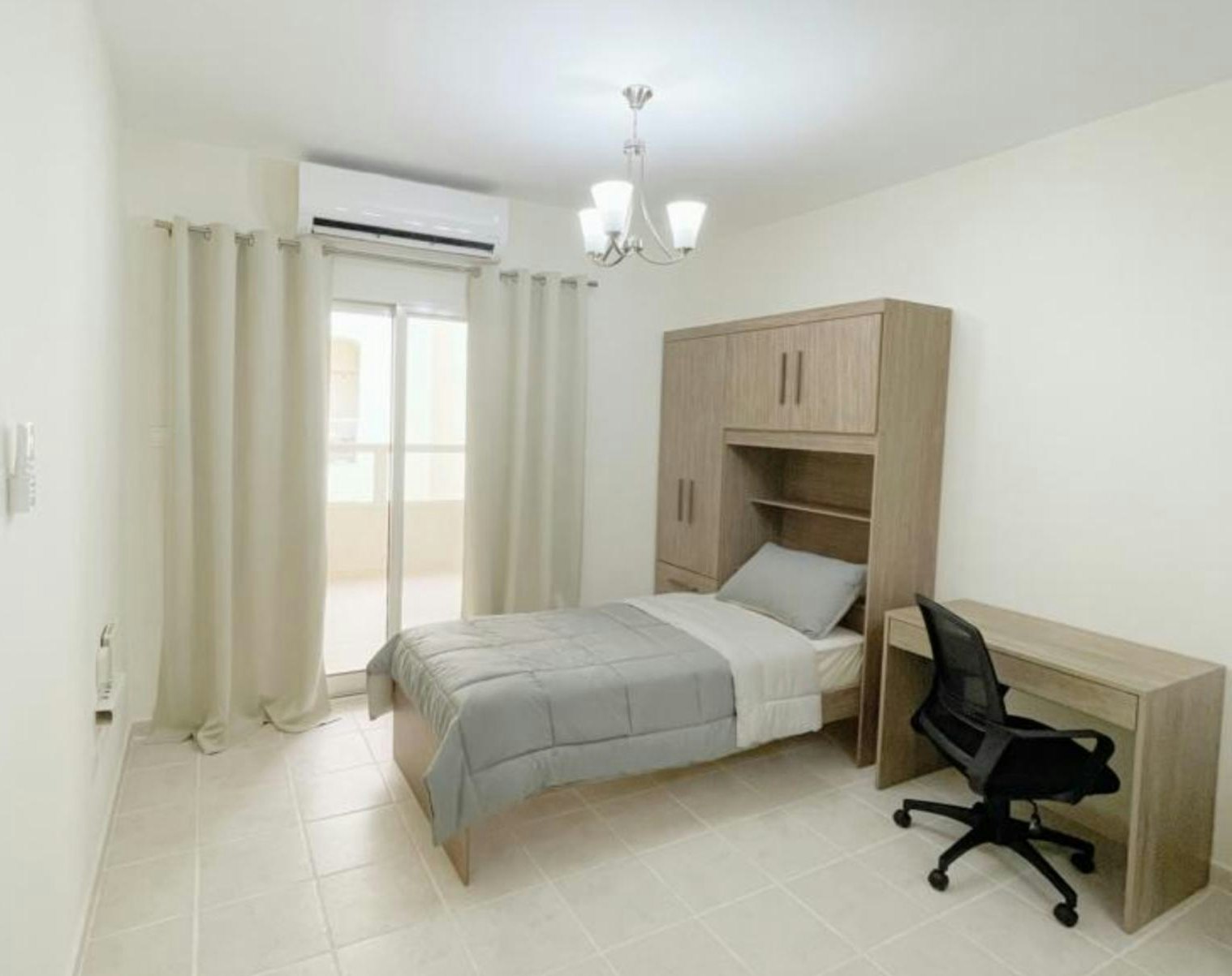 Sharing spacious bedroom in a student apartment, in Al Quoz Industrial Area 2