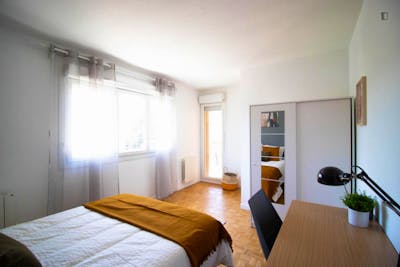 Admirable double bedroom with a balcony, in Quartier Chorier-Berriat