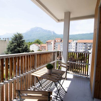 Spacious 15m² bedroom to rent in Grenoble -G016