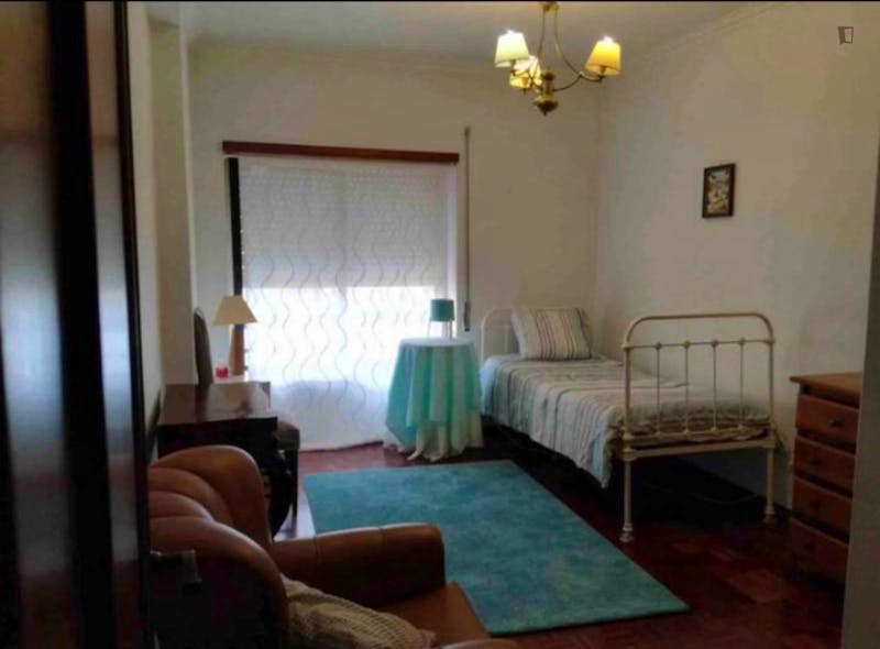 Homely single bedroom in Santarém