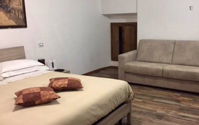 Pleasant double bedroom in a student house, in San Martino Al Cimino