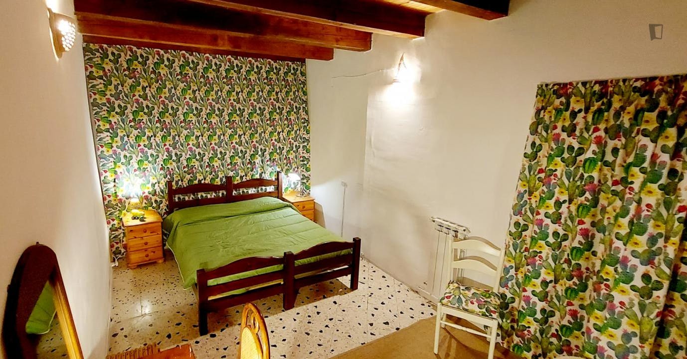 Quiet and welcoming double bedroom in Palermo's historic center
