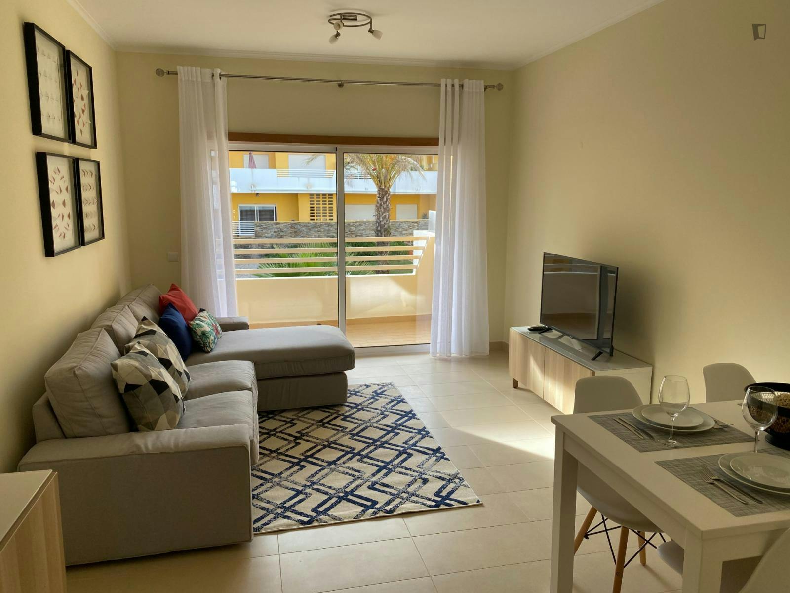 Excellent 2-bedroom apartment near the Conceição train station