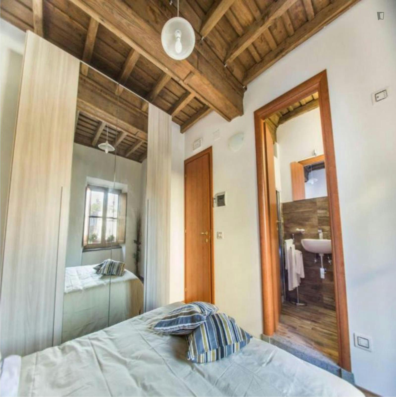 Neat double ensuite bedroom in San Martino Al Cimino