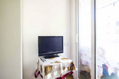 Single bedroom in a 3-bedroom flat near Universitat de Barcelona  - Gallery -  3