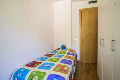 Single bedroom in a 3-bedroom flat near Universitat de Barcelona  - Gallery -  2