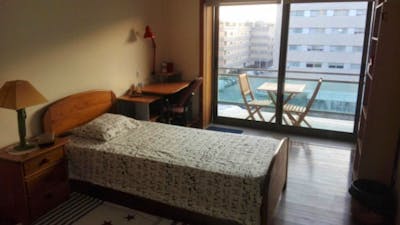Cosy Single Bedroom with a balcony in a 3-bedroom apartment close to Universidade do Minho