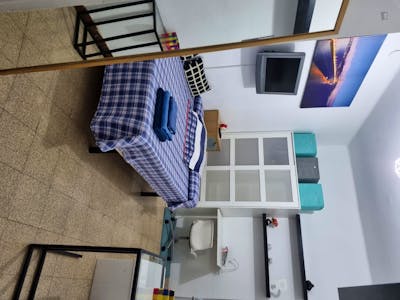 Twin bedroom in a 3-bedroom apartment near Verdaguer metro station  - Gallery -  1