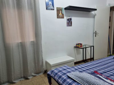Twin bedroom in a 3-bedroom apartment near Verdaguer metro station  - Gallery -  3