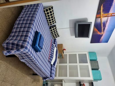 Twin bedroom in a 3-bedroom apartment near Verdaguer metro station  - Gallery -  2