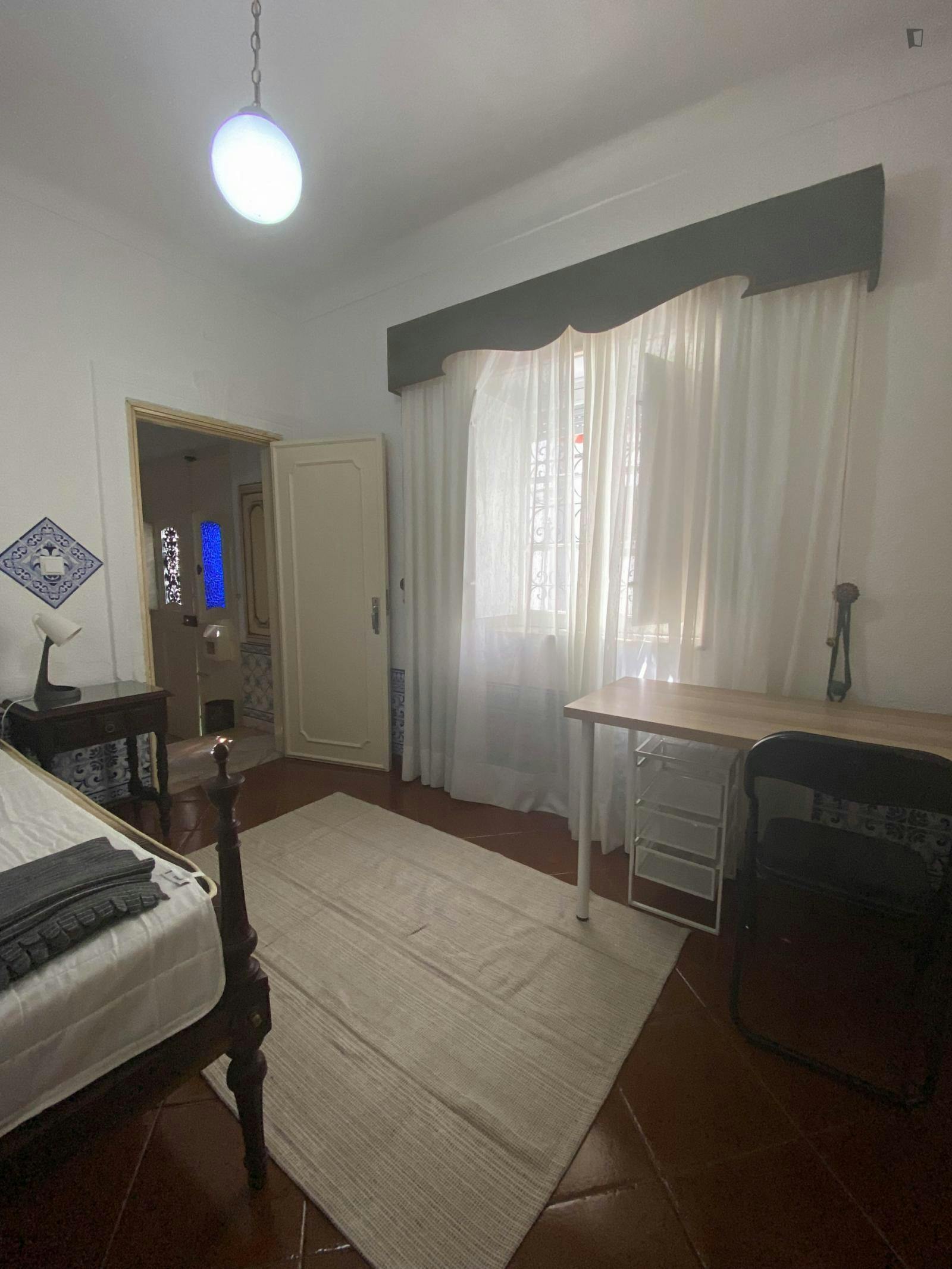 Homely single bedroom in the centre of Évora - 50m near Praça do Giraldo