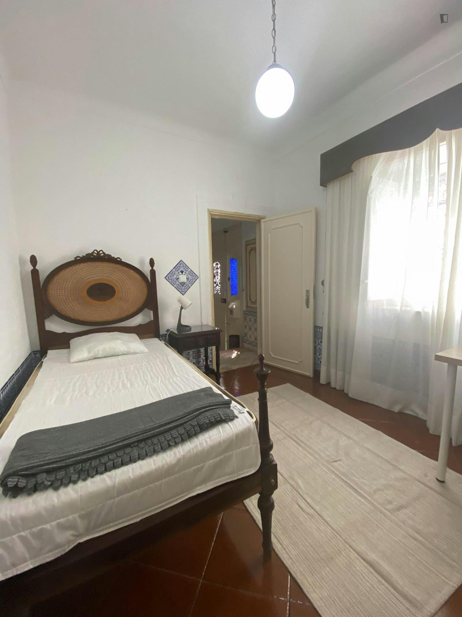 Homely single bedroom in the centre of Évora - 50m near Praça do Giraldo