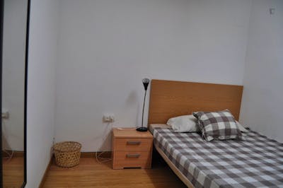 Very cool double bedroom in a larga duplex, in central Malasaña  - Gallery -  1