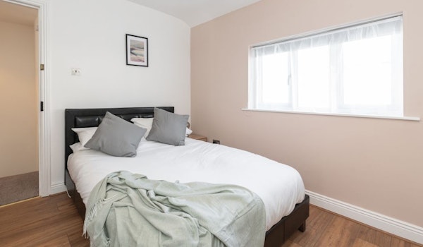 Comfortable Central Accommodation in Share property