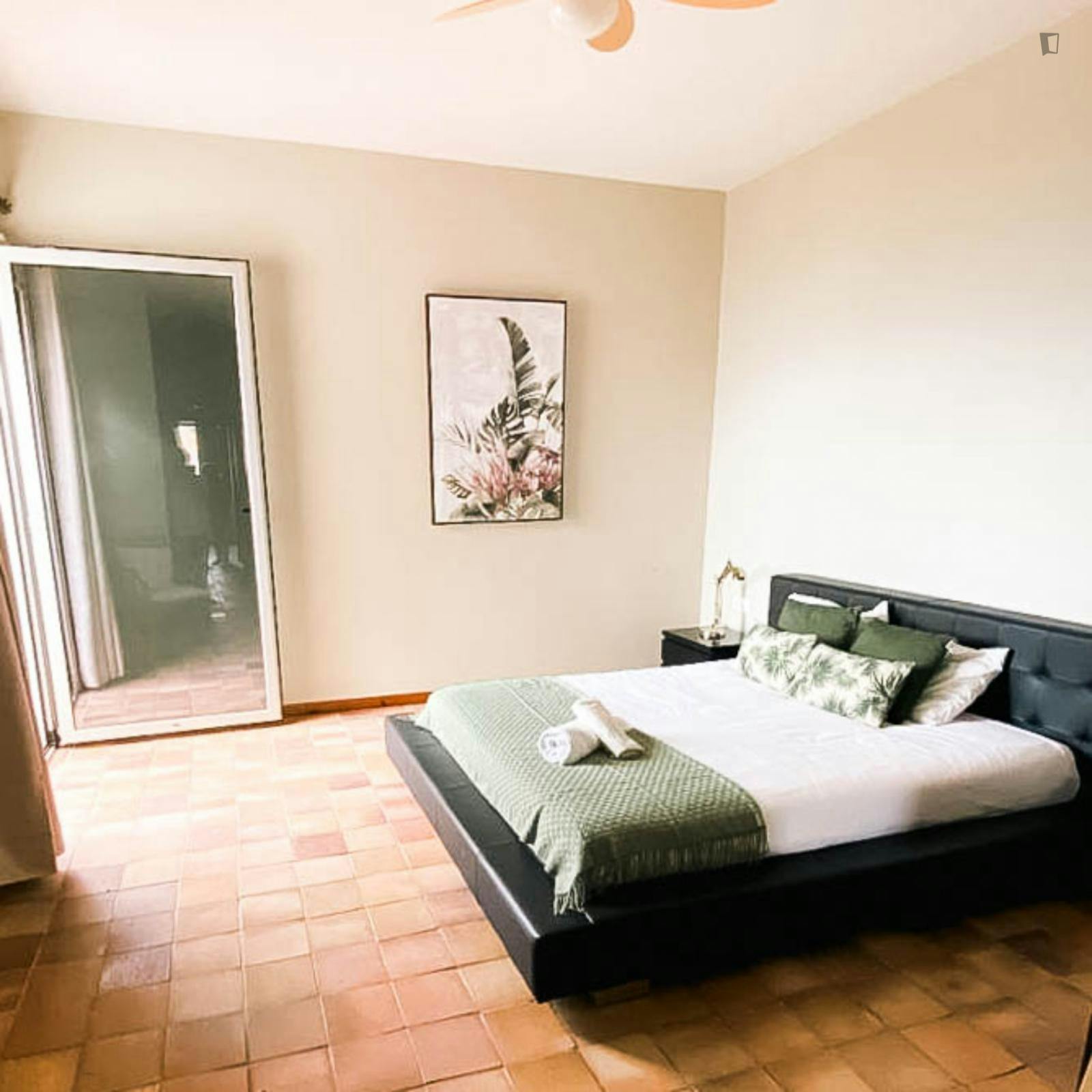 Exquisite double ensuite bedroom, in Ponta