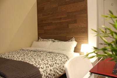 Snug double bedroom in a 9-bedroom flat, close to Universidad Carlos III de Madrid  - Gallery -  2