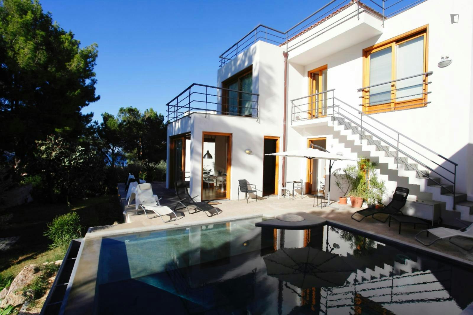 Stunning 4-Bedroom Villa by the sea in Altavilla Milicia with shared pool