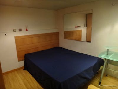 Pleasant double bedroom in trendy Malasaña  - Gallery -  1