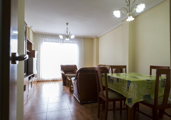 Charming single bedroom in a 3-bedroom flat, in the northwestern side of Salamanca