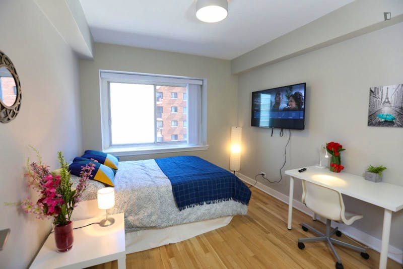 Charming double bedroom in a residence, near the McGill University