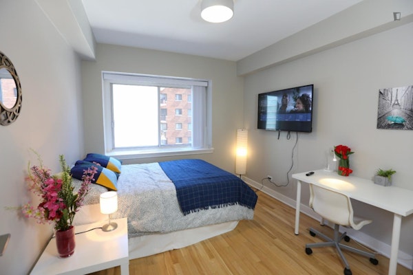 Charming double bedroom in a residence, near the McGill University