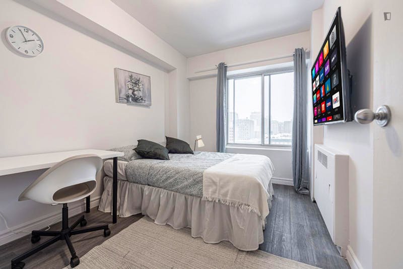 Great double bedroom in a 4-Bedroom apartment, in a residence near McGill Subway Station