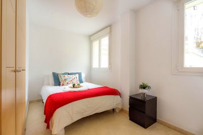 Double bedroom in 5-bedroom flat in the centre of Madrid  - Gallery -  3