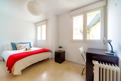 Double bedroom in 5-bedroom flat in the centre of Madrid  - Gallery -  1