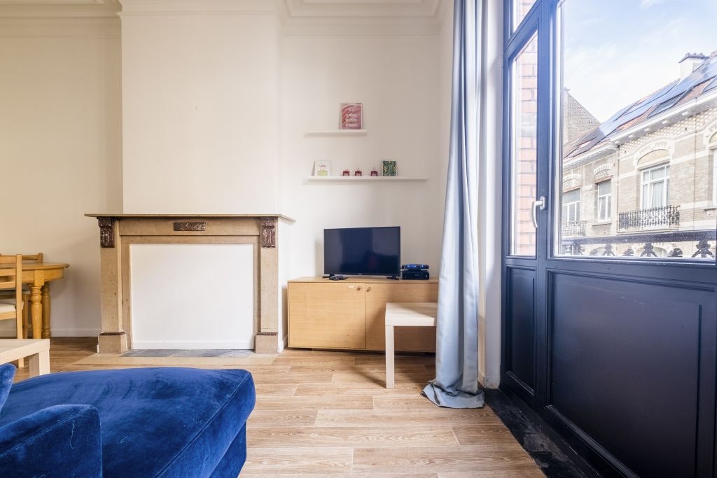 2 room apartment self check in in Trendy st Gilles Brussels 