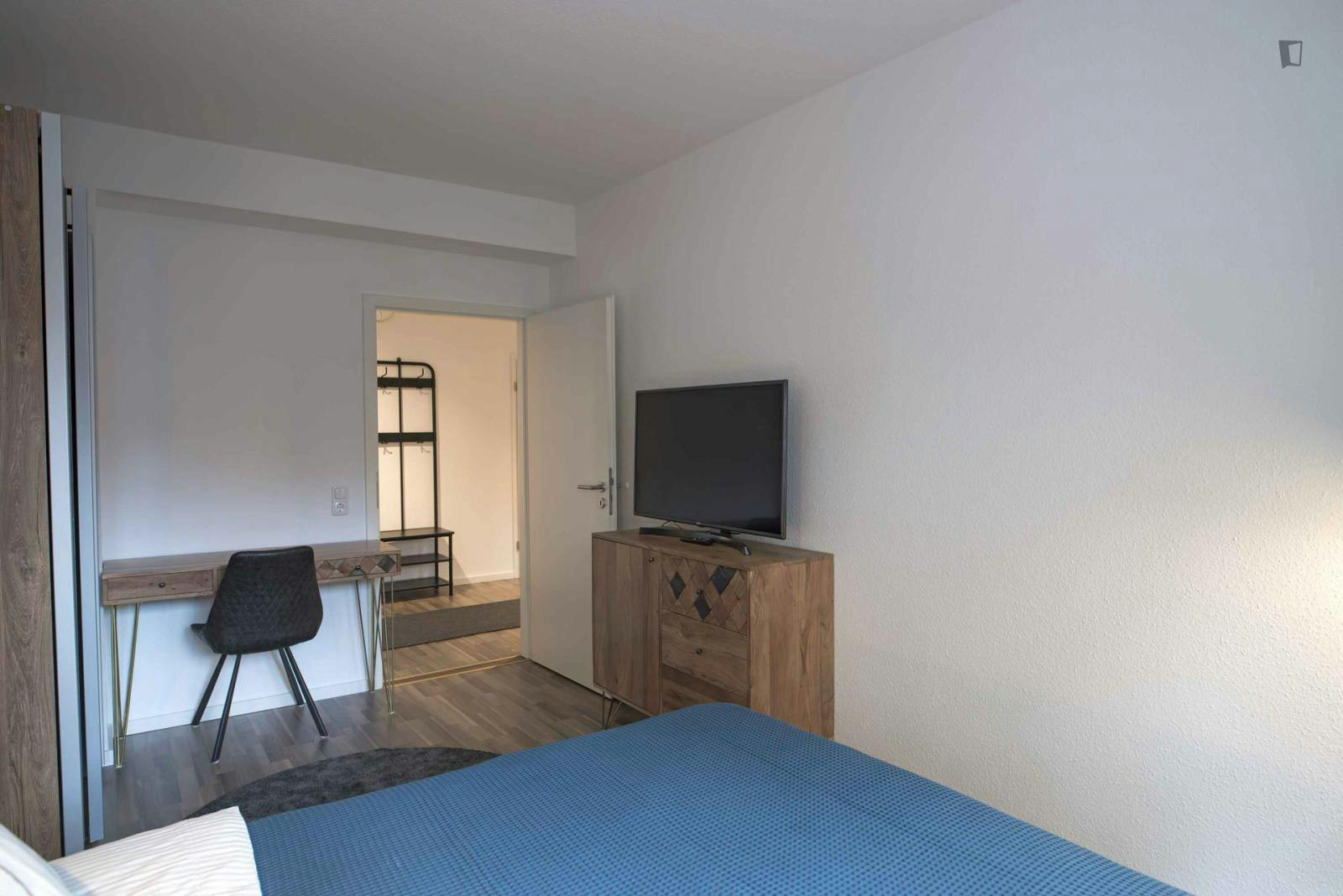 Cosy double bedroom in Frankfurt