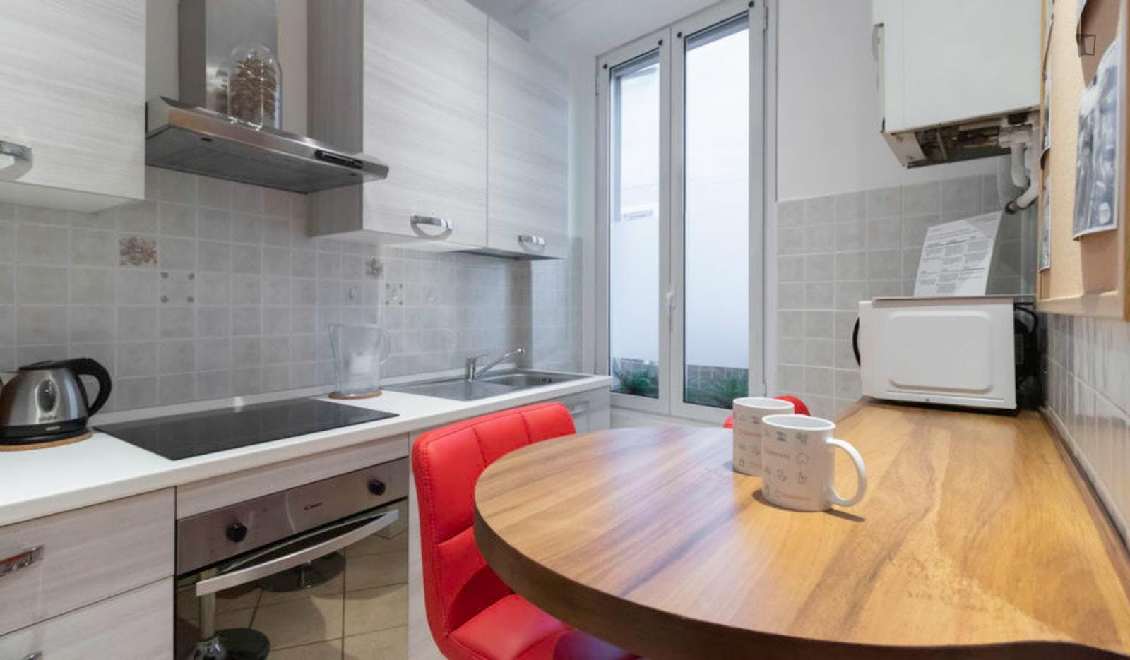 Welcoming 2-bedroom apartment near the Monza train station