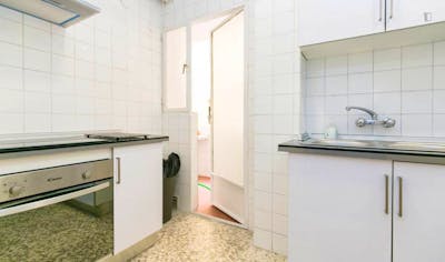 Single bedroom in a 5-bedroom flat, right in the centre of Granada  - Gallery -  1