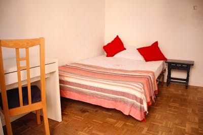 Double bedroom in a 3-bedroom apartment, in La Latina  - Gallery -  2