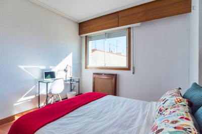 Tasteful double bedroom in a student flat, in Pacifico  - Gallery -  1