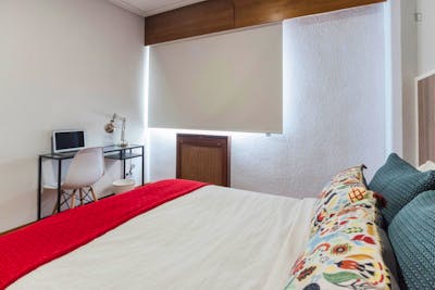 Tasteful double bedroom in a student flat, in Pacifico  - Gallery -  3